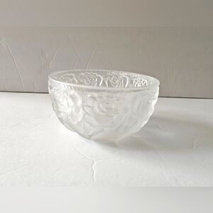Vtg Clear Frosted Glass Bowl Floral Roses Heavy Dessert Ice Cream Potpourri